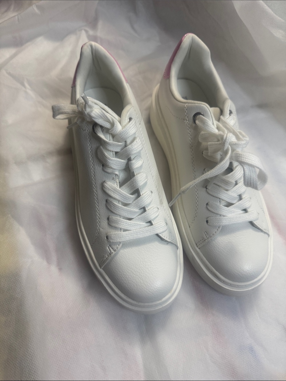 Steve Madden White Low-Top Sneakers with Pink Heel Tab - Picture 5 of 7
